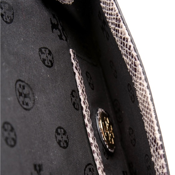 Tory Burch Crossbody Bag
Neutrals SuedeAnimal Print Gold-Tone Hardware. - Picture 6 of 6